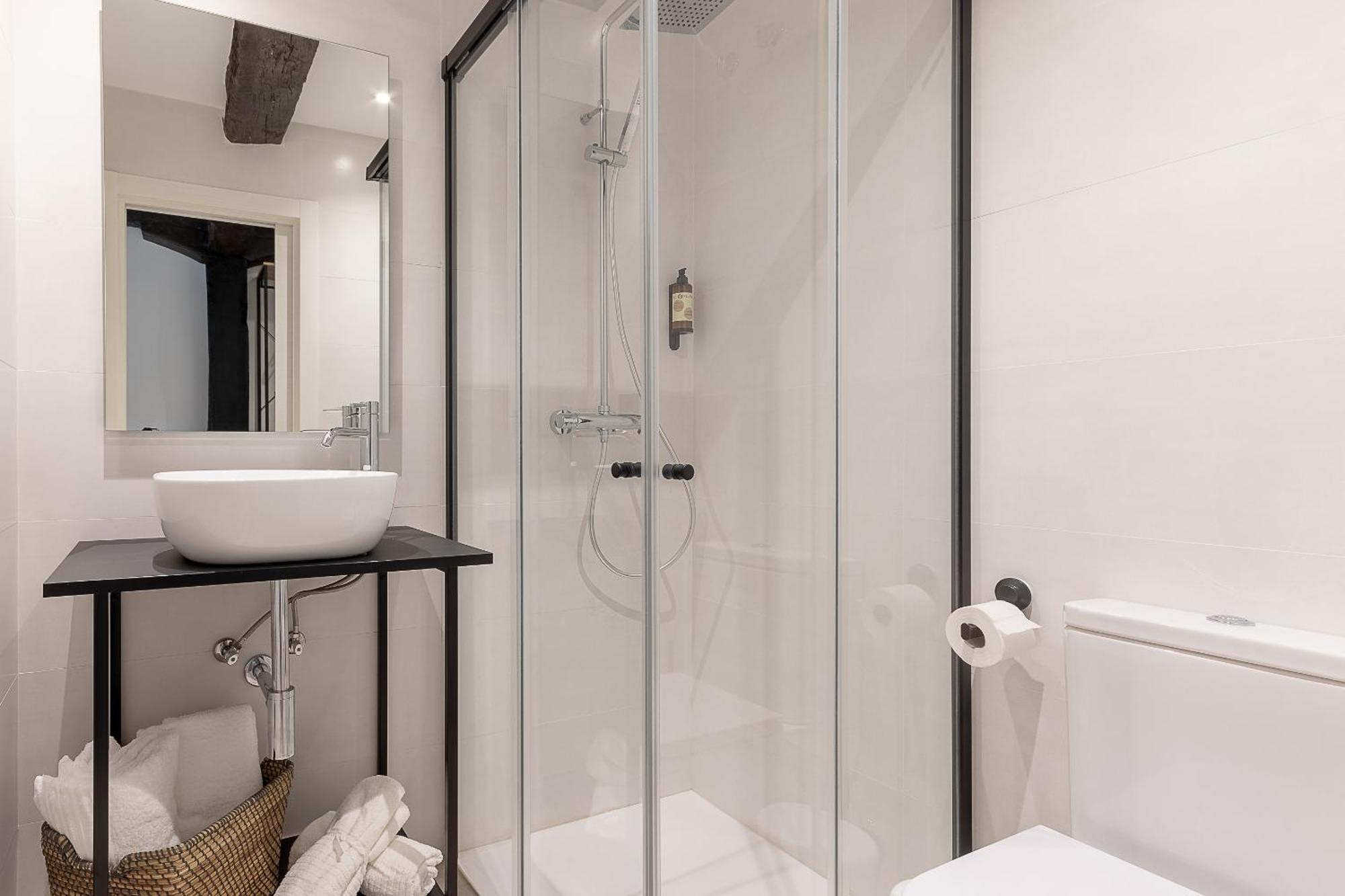 Baño moderno con ducha